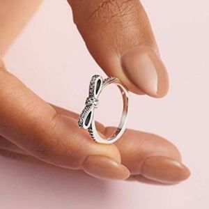 New Authentic Pandora Sparkling Classic Bow Ring